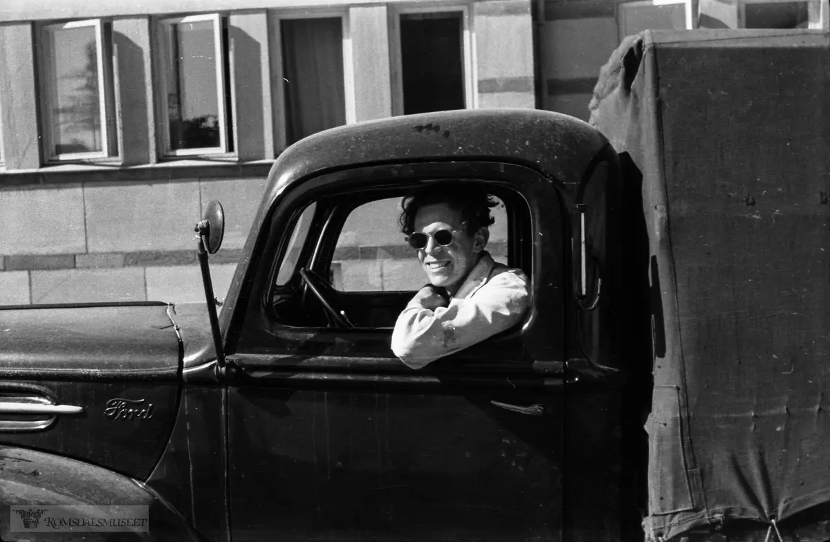 "Våren 1952"."I Kristiansund"."RR. Kittelsen"?.Ford 1946-47.