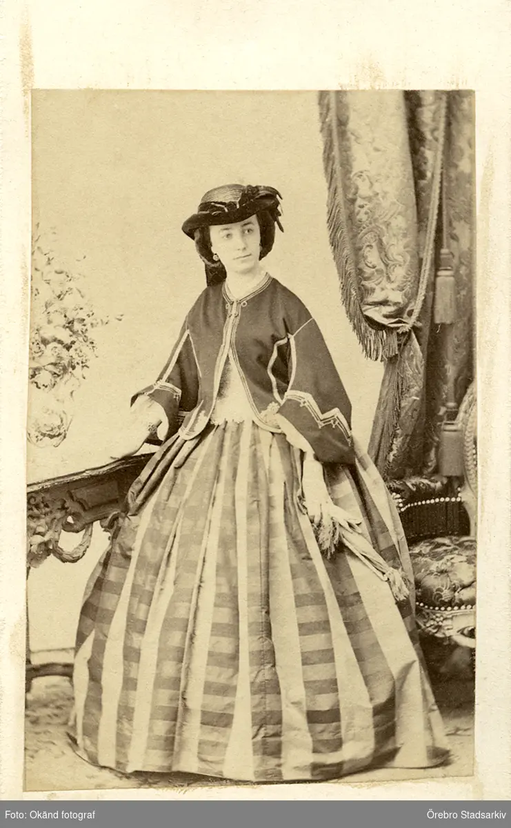 Porträtt av fröken Katinka Due

Dotter till norske statsministern Fredrik Due och Aléte Georgine Vilhelmine Sibbern.