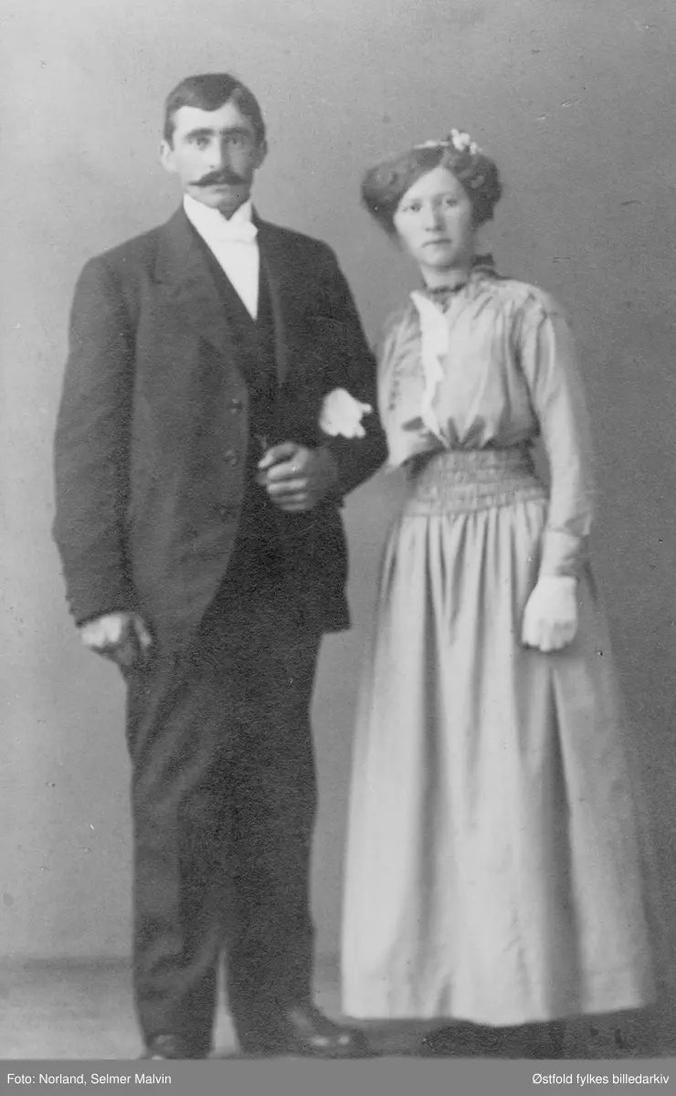 Ukjent brudepar, 17. november 1915, antakelig fra Varteig.