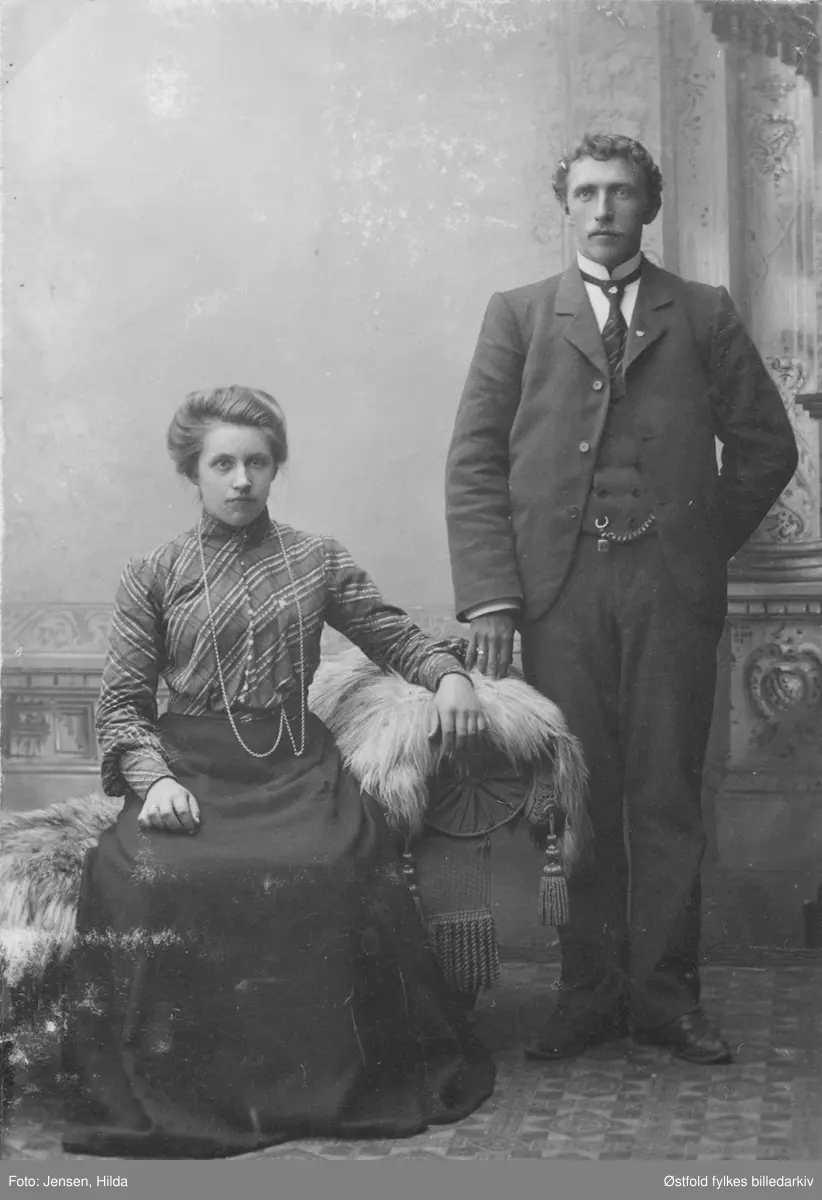 Portrett av Anna og Henrik Bøhaugen fra Varteig. Onkel til Isak Rånås.