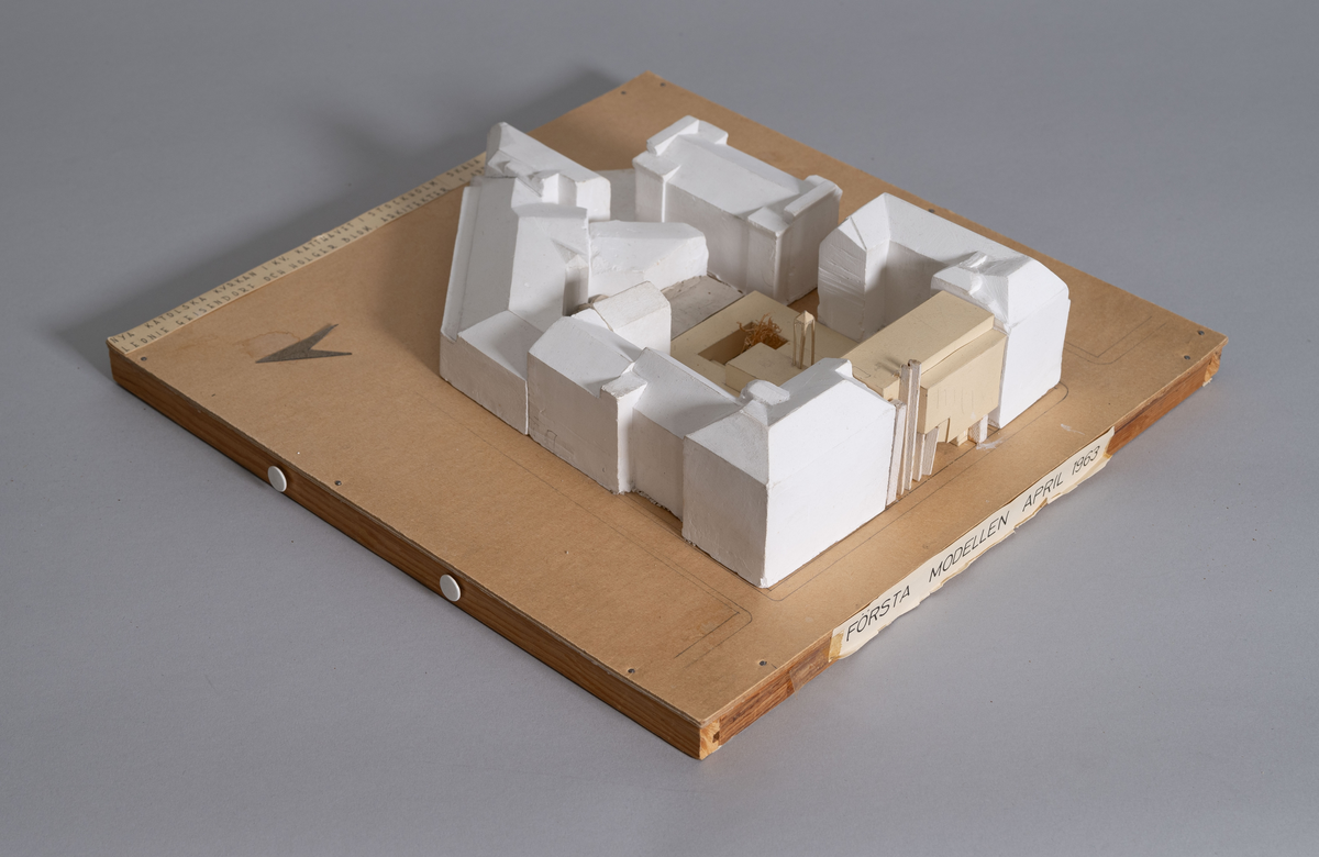 Nya katolska kyrkan
Den första modellen