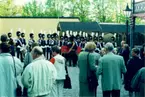 Arméns musikkår spelar vid Tobaks- och Tändsticksmuseums invigning år 2000.