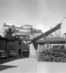 Gårdsinteriör från Stora Badstugatan 10 i Linköping. Miljön revs kort efter fotoåret 1955.