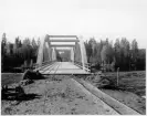 Vägbro över Hårkan strax söder om Häggenås, Jämtland. Vy från Hammerdalshållet.