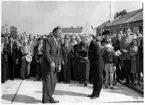 Invigning av vägbro mellan Bergnäset och Luleå. Hans Kungliga Höghet Prins Bertil och Stadsfullmäktiges ordförande Ombudsman N. Malmgren vid invigningen.