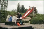 Rastplats med lekställning och sittplats.