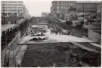 Byggande av viadukt, Rudbecksgatan under Drottningsgatan.