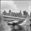 Bro över Tännån vid Styppeldammen, vägen Migvrå - Kåtilla. Nedströmsvy. Länsväg 1031 Dalarnas län.
