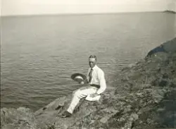 Seth Welin Berger vid havsbandet