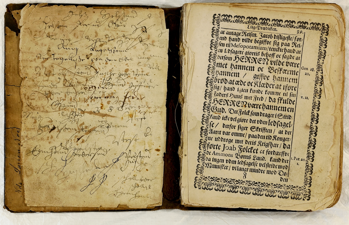 Prot: Willards Nielsen, Guds Børns Reysebog, eller Ligprædiken over Jytte Høg... Kbhv. 1661.
Defekt bok i 4 to (s. 39-240), dei seinste bladi noko skadde av varme. Innbundi med trepermar og heilskinnband med blindprent paa sidune. Baade paa fyrste perm og seinste forsats hev same skribenten skrive og med paa lag same innhald. Paa seinste forsats stend: "Anno 1663 den 19 Januarij Bleff denne bog mig Foræret aff Ærlig seht och velforstandige Mand Christian Christophersønn soren schriffurer i Øst-fieldet (Her følgjer eit bokpermrim) Actum Nordgaarden den 29 Januarij 1663 Stener Thorsønn Egen Haand"