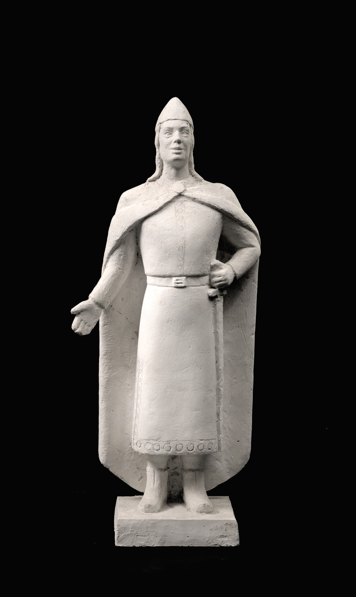 Heilfigur av Håkon den gode med utslaga hand