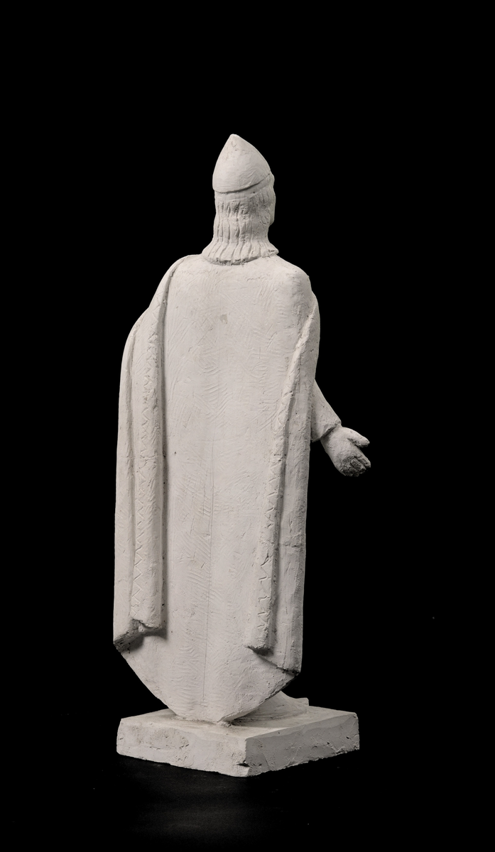 Heilfigur av Håkon den gode med utslaga hand