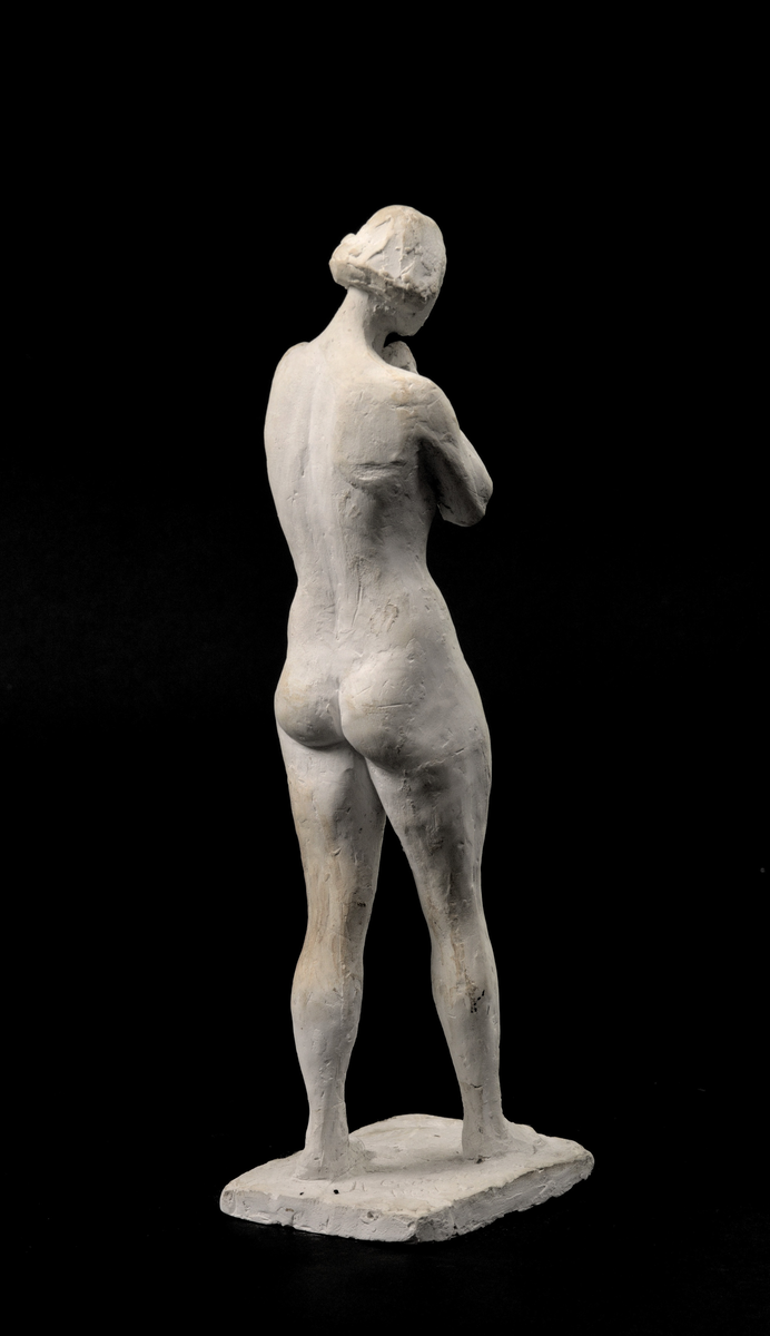 Kvinne i heilfigur
