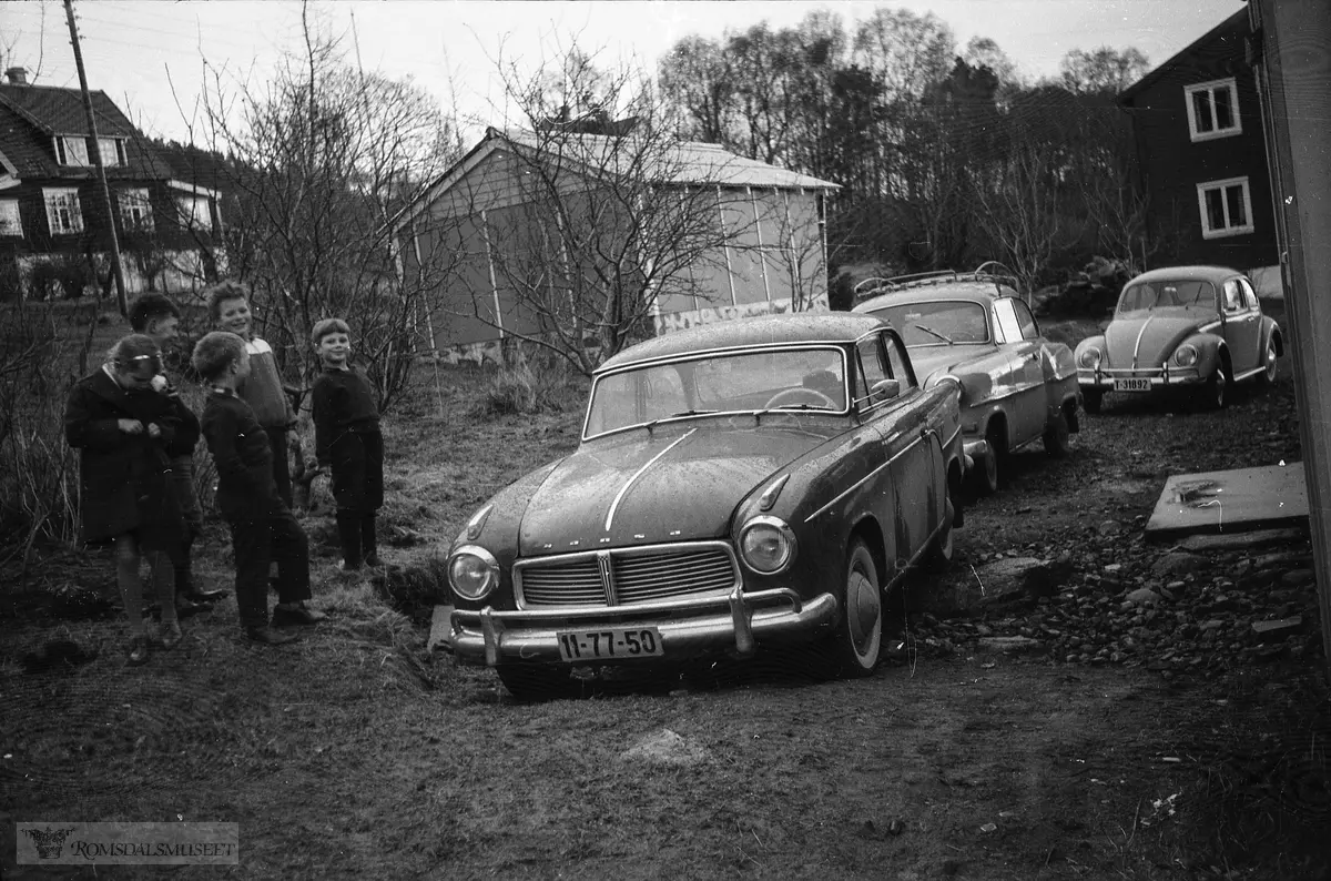 "1961"."Sumar?? av kurset 22-03.1961"."Påska 1961".Nærmeste bil: Hansa, nytt navn fra 1958 på Goliath, Borgward-konsernets mellomstore modell. Konsernet gikk konkurs i 1961.
