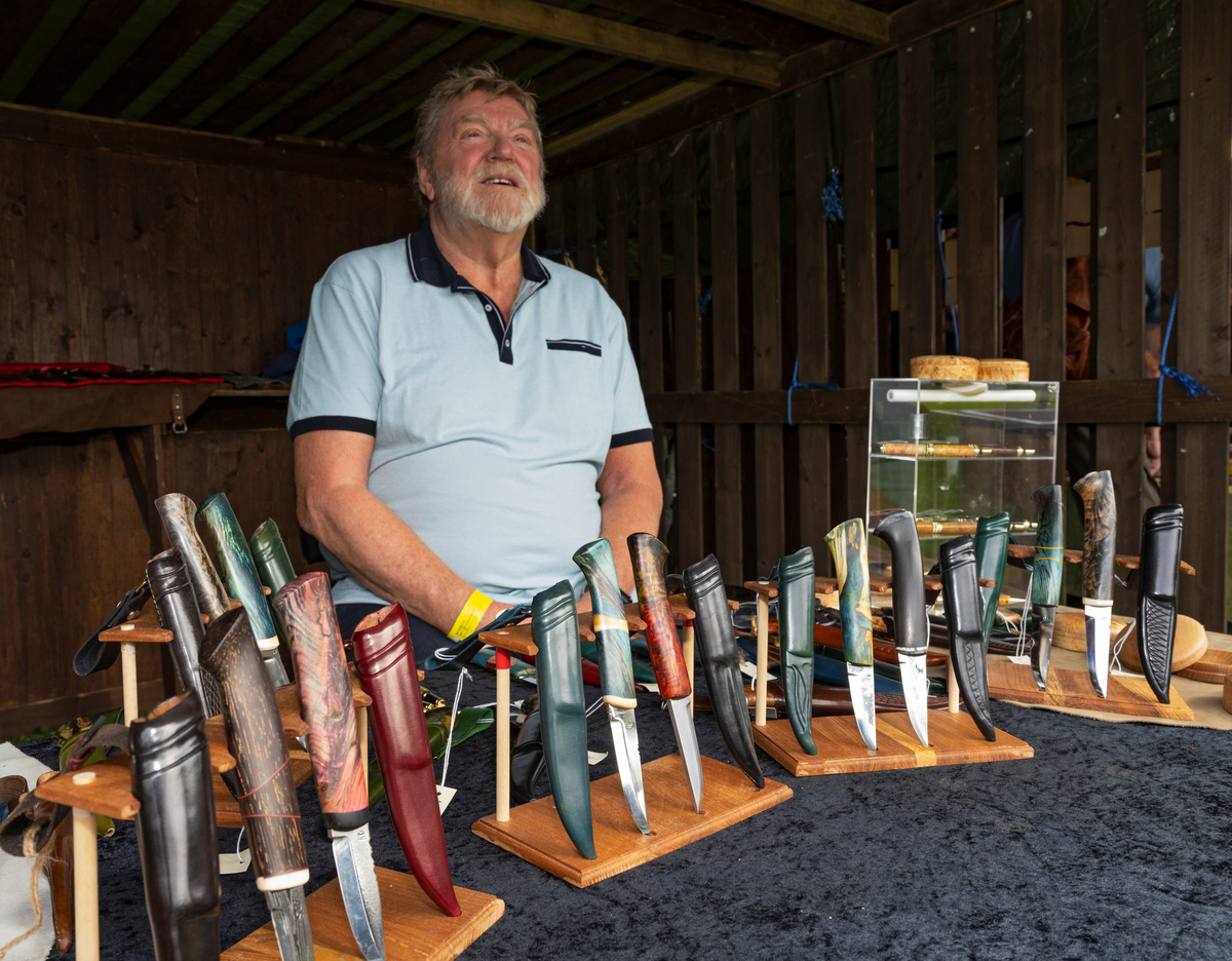 Fra De nordiske jakt- og fiskedager 2024, som ble arrangert for 60. gang i perioden 8-11 august på Anno Norsk skogmuseum på Elverum, Innlandet. Utstilling og salg av kniver på Knivtorget.
