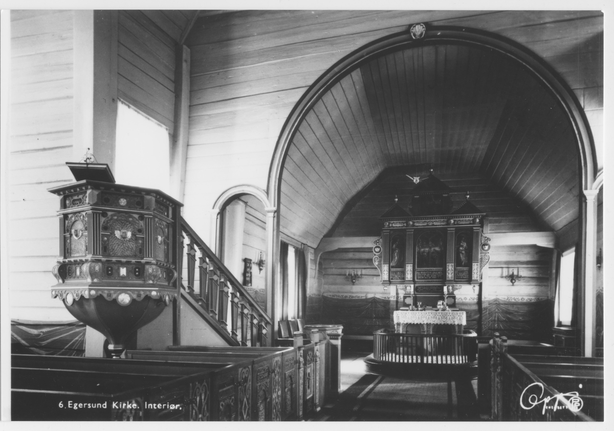 Egersund kirke - koret og prekestolen