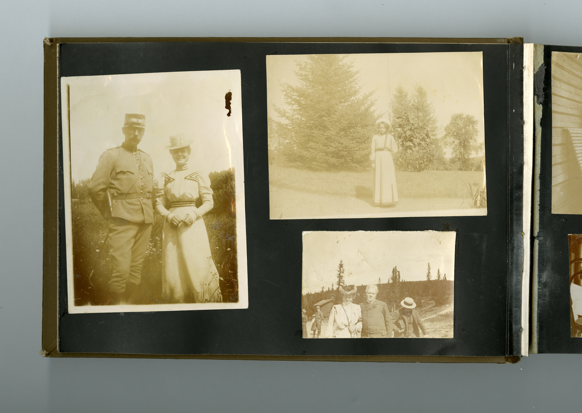 Fotoalbum tilhørende familien Aall på Ulefos hovedgård (Ulefos, Telemark). Foto fra ulike steder, noe antagelig fra Dahl gård på 1800-tallet, nyere materiale tatt på Ulefos Hovedgård i Ulefos (Telemark) på tidlig 1900-tallet

Faye familien og Aall familien var i slekt