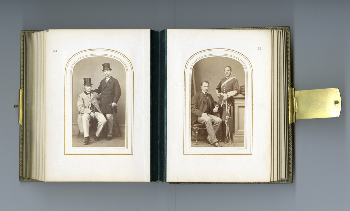 Visittkortalbum som inneholder portretter (av type carte de visite/visittkort) av familien Aall/Faye, deres venner og bekjente fra midten av 1800-tallet. Inneholder også foto av kjente skikkelsen der i blant doktor Mary Edwards Walker (1832 - 1919)