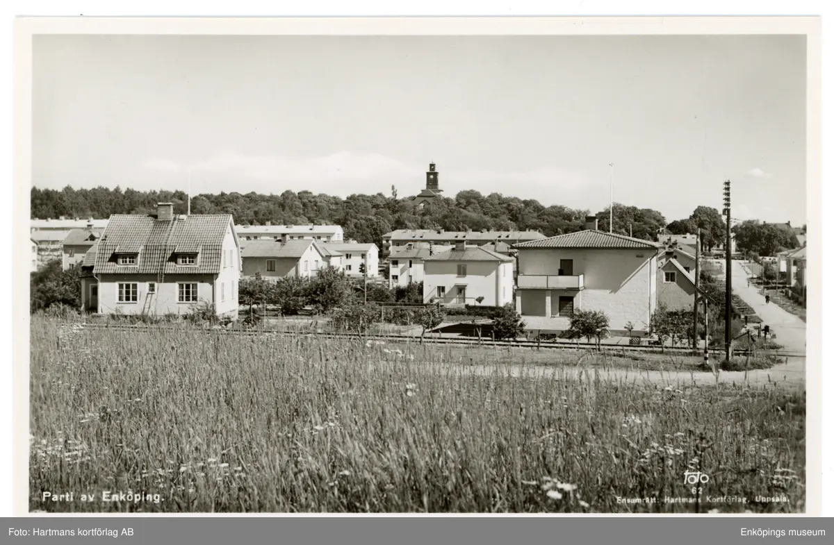 Vy från nuvarande Lillängsgatan i riktning mot Kyrkåsen. Till höger i bild ses Tullgatan. Vykortet saknar poststämpel men troligen från andra hälften av 1940-talet.
