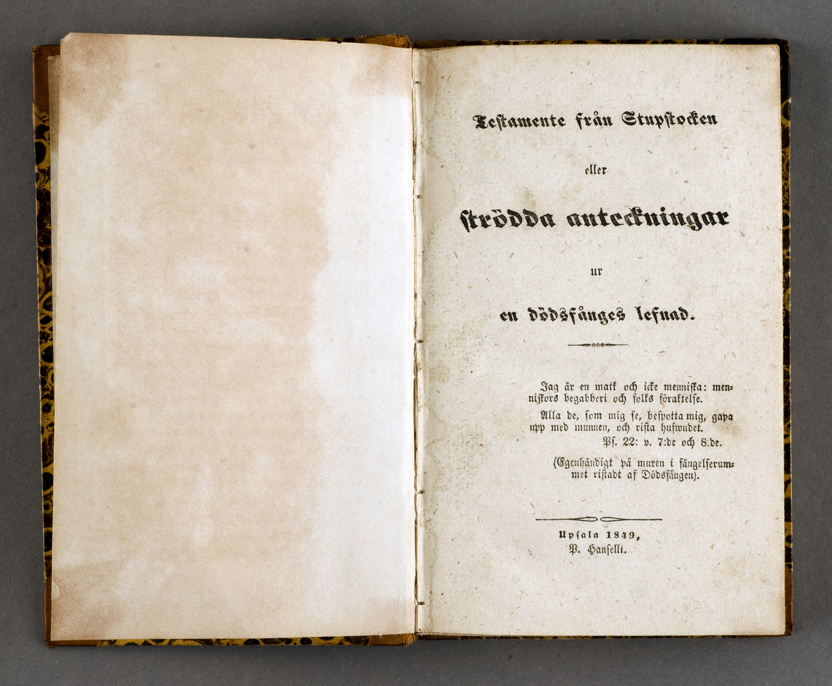 Bok. Halvfranskt band. Inbunden med skinnrygg. Marmorerade pärmar. "Testamente från stupstocken" eller strödda anteckningar ur en dödsfånges lefnad . Upsala 1849.