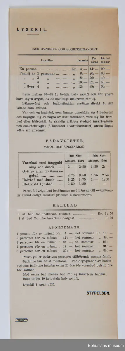 Turistbroschyr, utvikbar med färglagda teckningar och säljande text och praktiska upplysningar. På omslaget segelbåt och texten Sol och Sälta JUNI - SEPT. Lysekil 1925.