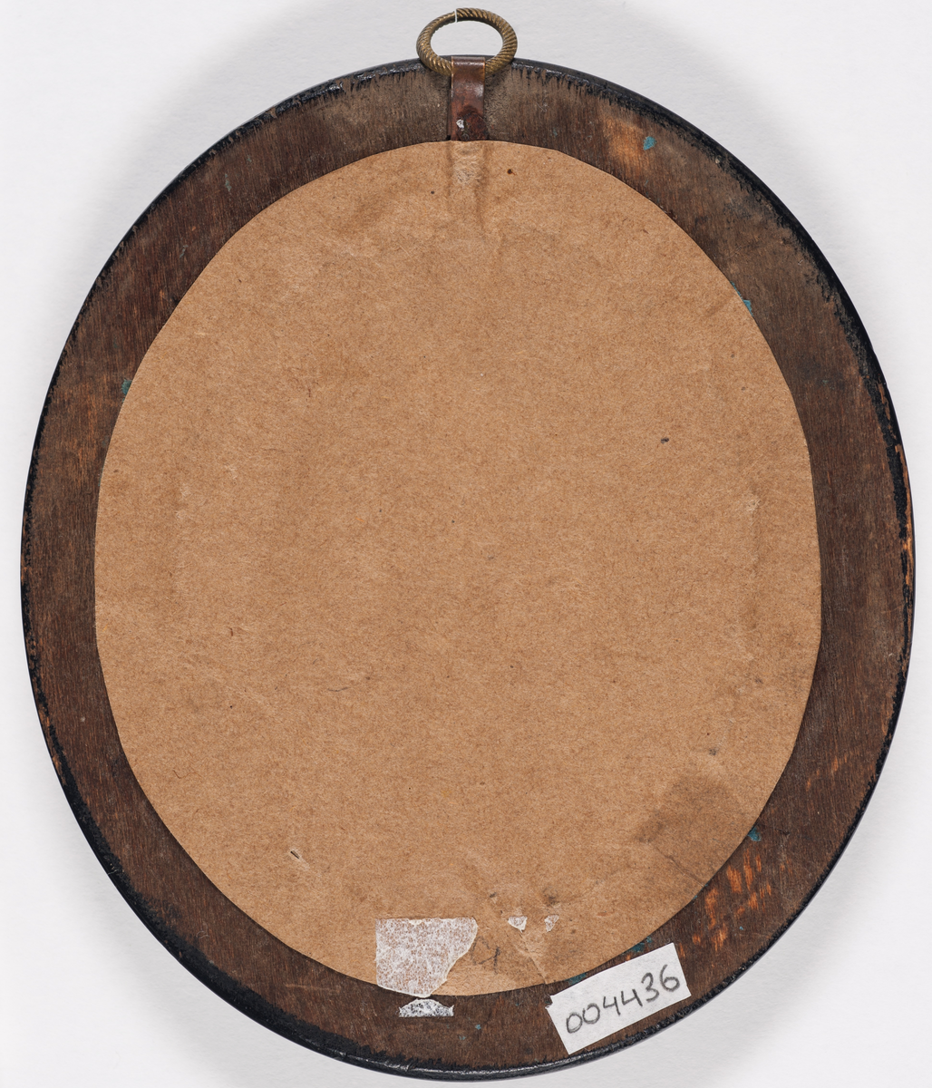 Daguerreotypi: Portrett av en mann med bart og kinnskjegg, sittende halvfigur. Mønstret vest og klokkekjede. Arm lent på et bord.
