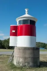 Brödstyckets fyr vid Sjöhistoriska målas om.