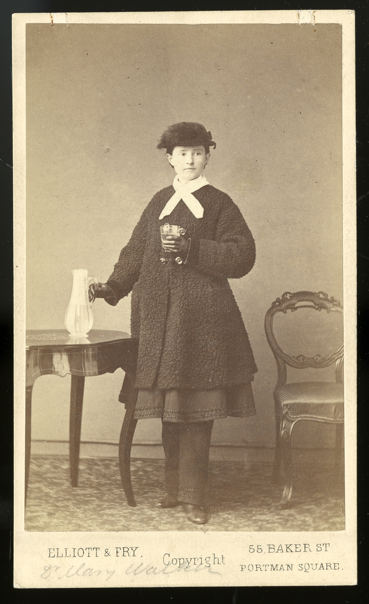 Visittkortportrett av doktor Mary Walker (1832 - 1919) som var en amerikansk feminist og kirurg som ble tatt som krigsfange og mottok Medal of Honor under den amerikanske borgerkrigen