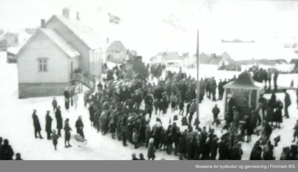 Honningsvåg. 1. mai-feiringen ved Turn. Dagens talere var Sig. M. Eriksen, Hammerfest og Granås, Alta. 1933.