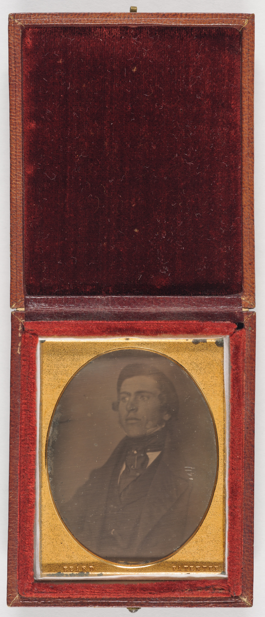 Daguerreotypi: Portrett av en mann, halvfigur.