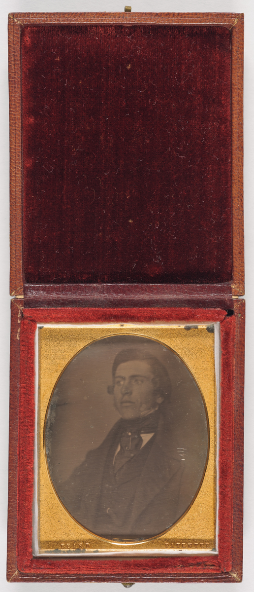 Daguerreotypi: Portrett av en mann, halvfigur.