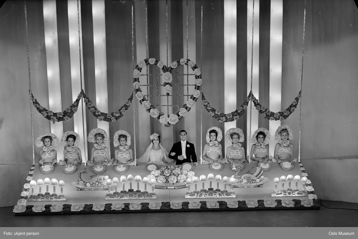 Solveig Ballarini, Monrad Misje og flere dansere i "Orfeus i undergrunnen" i 1940.