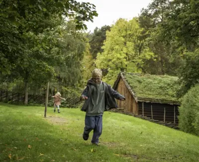 Gutt som løper Potetløp på Barnas Høstfestival