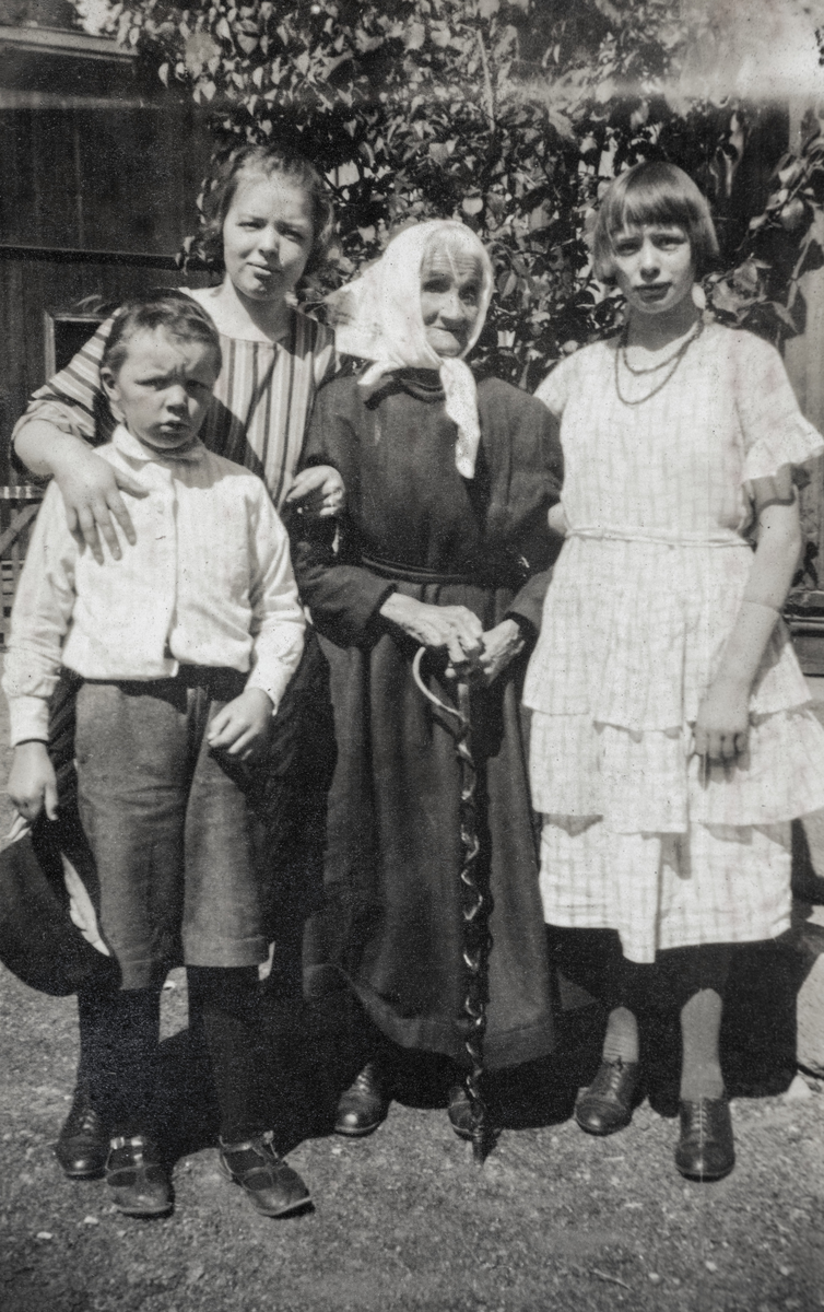 Gutt, kvinne, gammel kvinne, jente