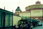 Arméns musikkår sitter vid kägelbanan på Skansen i samband med Tobaks- och Tändsticksmuseums invigning år 2000.