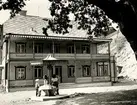 Exteriör av Gubbhyllan på Skansen cirka 1965.