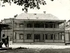 Exteriör av Gubbhyllan på Skansen cirka 1965.