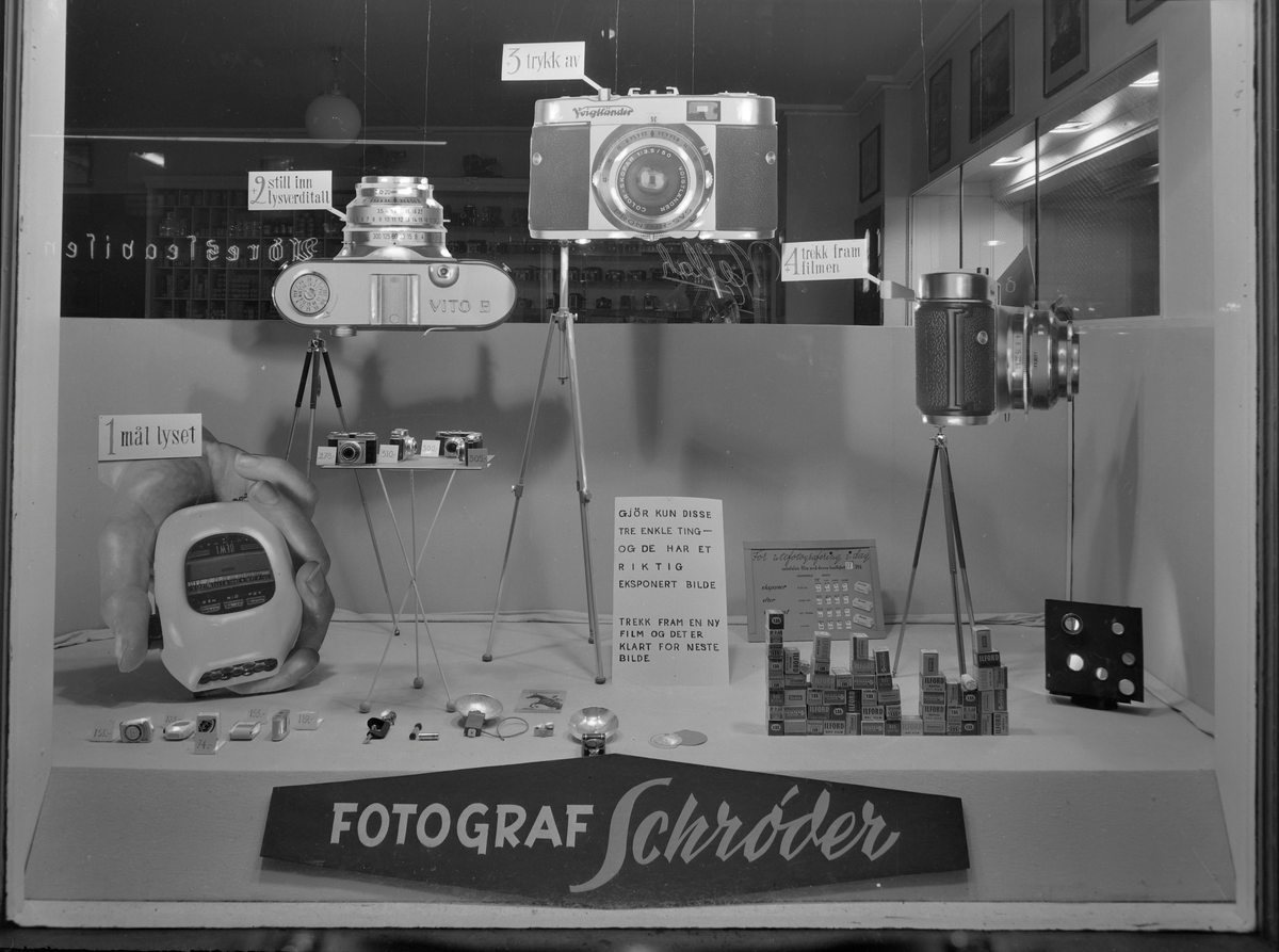 Vindusutstilling til fotograf Schrøder