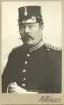 En man i full uniform.
Ateljéfoto.
Musikfanjunkare J.H. Liljegren, född 1852, 
Musiksergeant/fanjunkare vid Kronobergs regemente. Svärdsman. 
Avsked 1902.