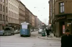 Korsningen Åsögatan - Renstiernas gata med spårvagn på linje