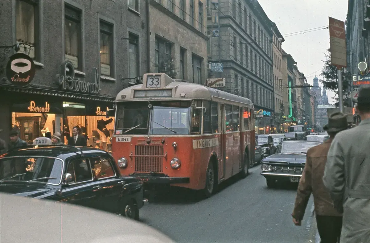 Buss på linje 33 vid Drottninggatan år 1963