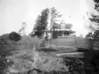 Den vackra sommarrestaurangen i Arkösund kort efter uppföradet 1901. Omkring 1970 upphörde verksamheten och 1976 demonterades byggnaden kontrollerat och återstoden brändes ned.