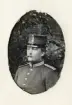 En man i full uniform.
F.d. musiksergeanten Axel Åström. 
Född 1872. Musiksergeant 1899. Avsked 1902.
Verksam i Karlskrona och Malmö.