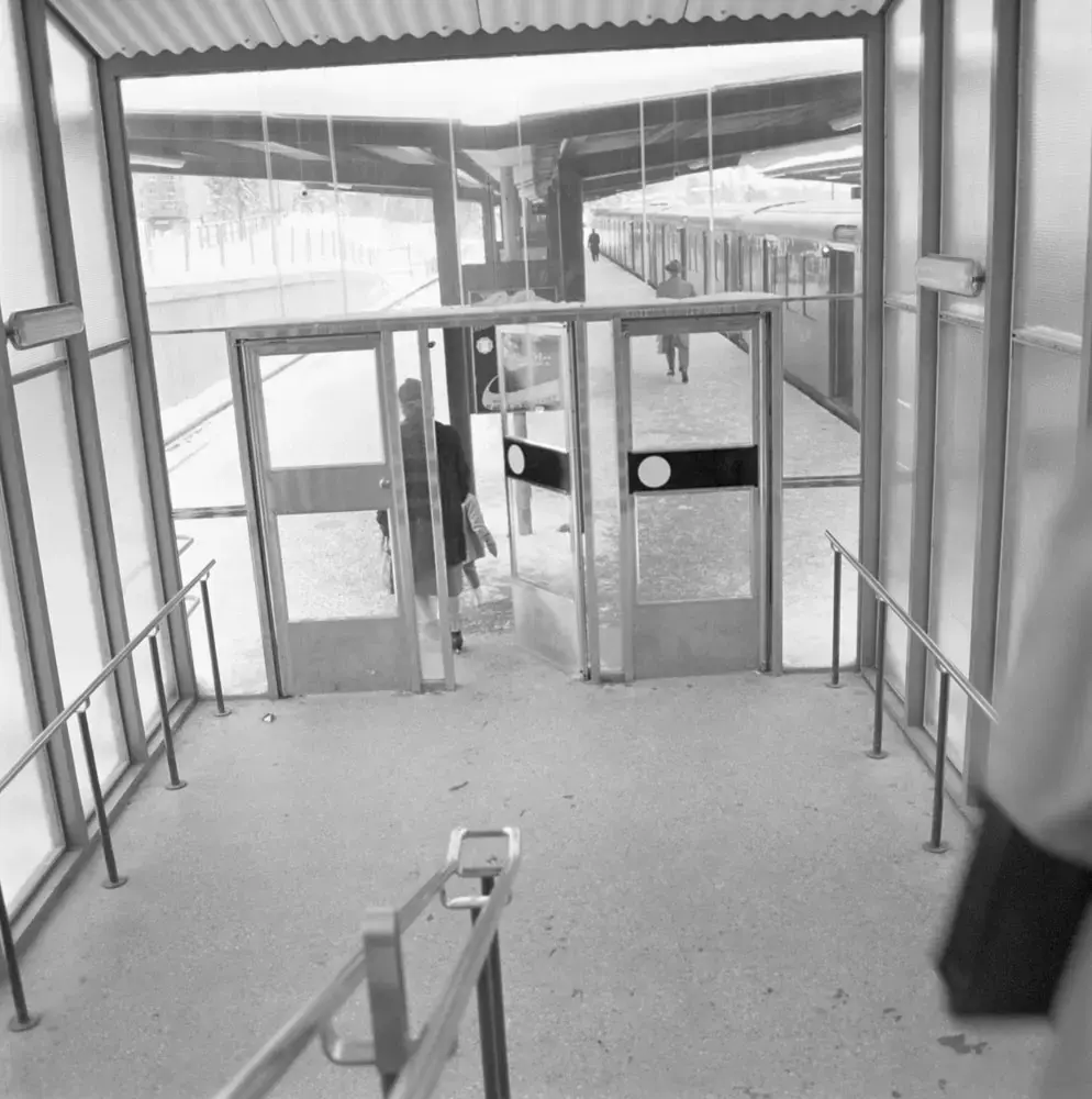Stationen öppnades 22.11.1954 som 35:e station som en provisorisk station, den permanenta stationen invigdes 3.11.1957. Var slutstation till 1959 för linje 19.