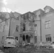 Förfallen skönhet som snart tjänat ut. Från fastigheten Klostergatan 22 i Linköping. Foto 1971.