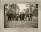 Några officerare har samlats för ett gruppfoto.
Kurserna 1907-1908.
Fr.v.: Smedberg, Kinberg, Malm, Henning, Ask, Åberg, Skoog, Jensen, Wernstedt, Rosenblad, Gyllenkrok, Lundgren
och Bennich-Björkman.