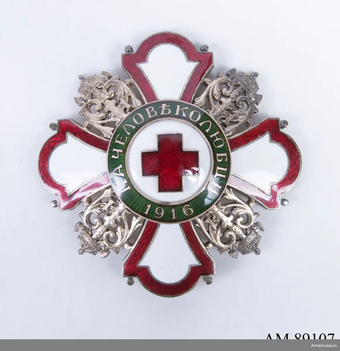 Kraschan med Röda korsets emblem.