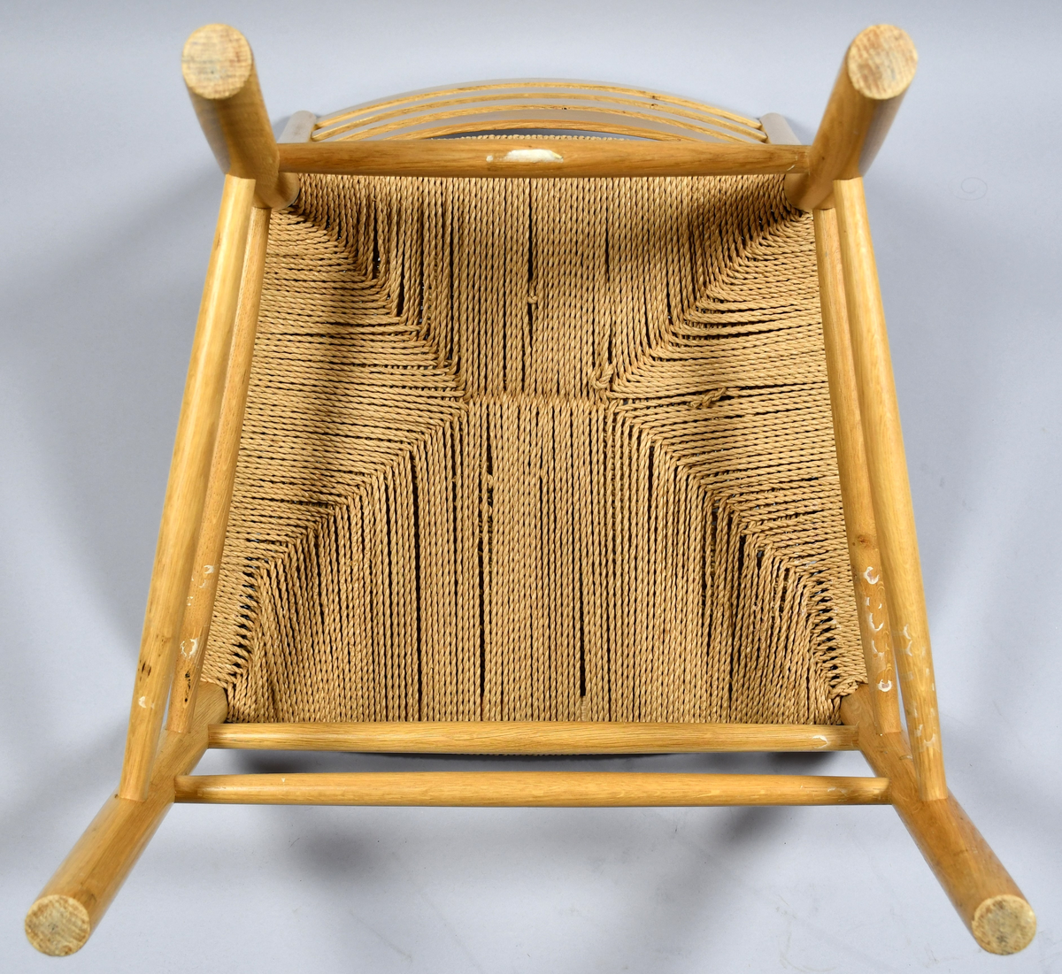 Kirkestolen/ Church Chair, designad 1936 av Kaare Klint för Fritz Hansen, Danmark.