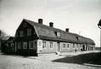 Sahlströmska huset i kvarter muren. En butiksbyggnad. Bild tagen 1908.