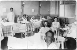 Vykort, två identiska, med motiv från en sjukhussal på Sunds